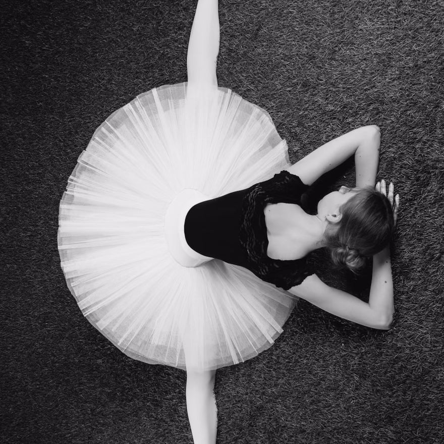 10 ELEGANCE B&W Lightroom Presets